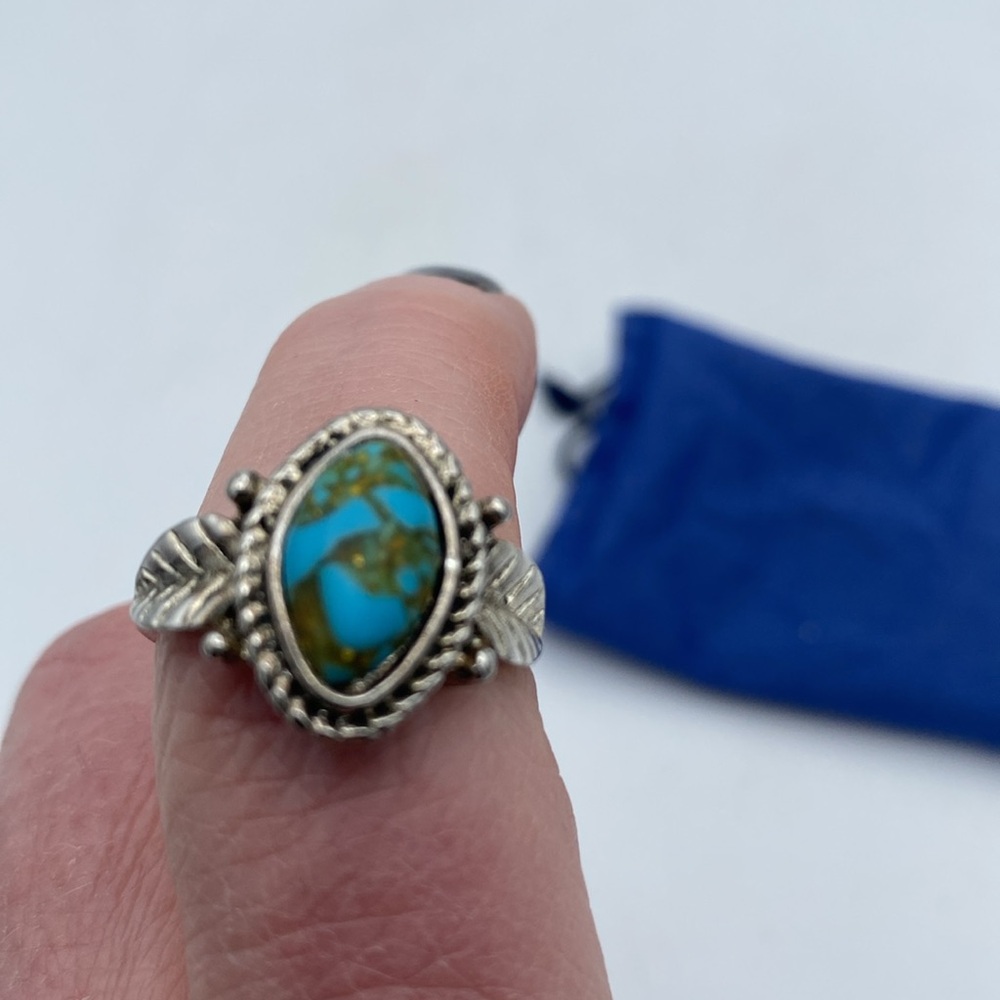 Women’s blue copper turquoise color silvertone ring w/ leaf design  sz 9.5